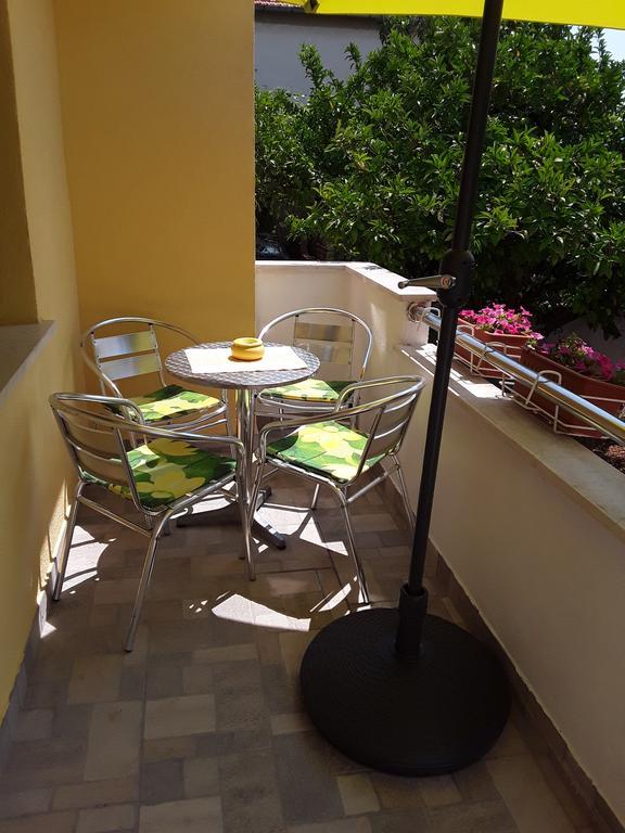 Lara Apartman *